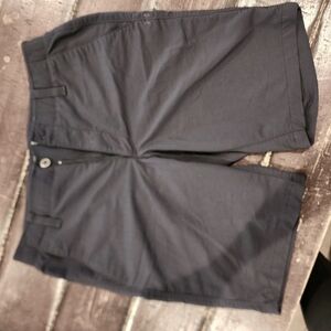 Men's Black Shorts Under Armour size 32 Golf Shorts Gym Shorts